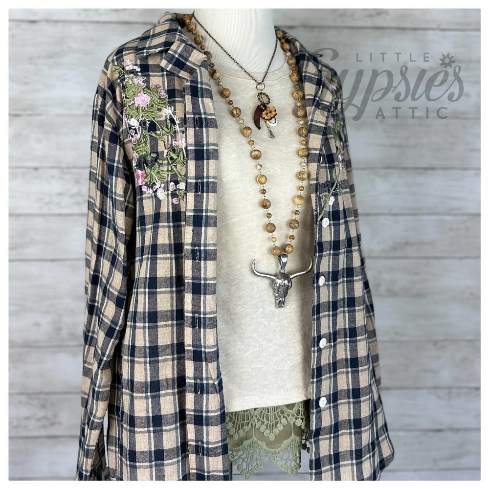 POL Antique Ivory Ombre Lace Layering Top - Picture 10 of 16